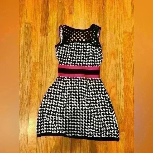 NWOT Houndstooth Classic Low Back Mini Dress Size Small - Picture 4 of 4